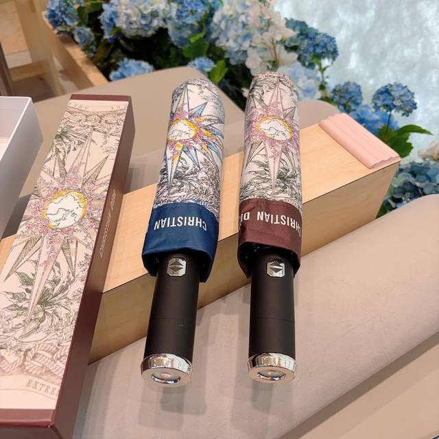 特批 Dior 迪奥 2024新款 带灯光 三折自动折叠晴雨伞 时尚原单代工品质 细节精致 看得见的品质 打破一成不变 色泽纯正艳丽 2色